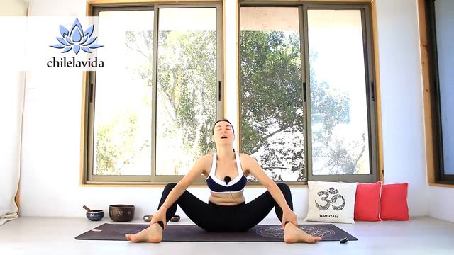 ЖЕНСКАЯ ЙОГА ВО ВРЕМЯ МЕСЯЧНЫХ _ Женские Практики _ ФЛОУ Йога 30 Минут _ Йога chilelavida смотреть онлайн