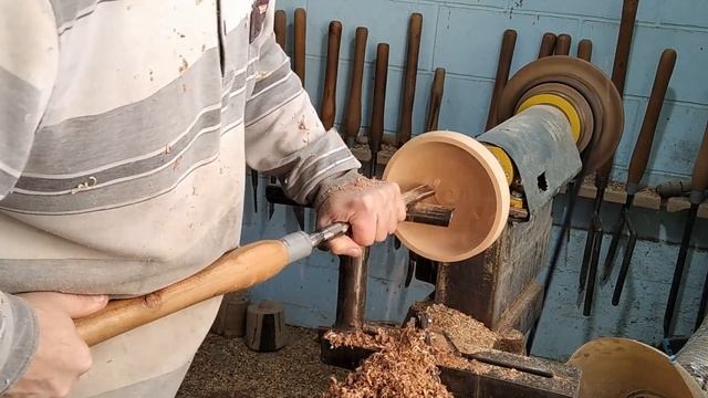 Токарные работы по дереву , чаша из дров смотреть онлайн