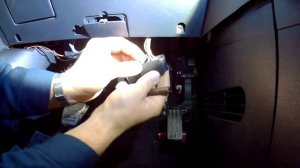 Как вытащить пин диагностического разъёма OBD