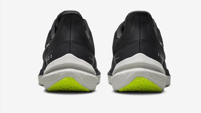 Nike Air Winflo 9 Shield on the road against bad weather смотреть онлайн