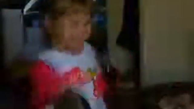 мама (бабушка для Нины) играет красиво на пианино смотреть онлайн