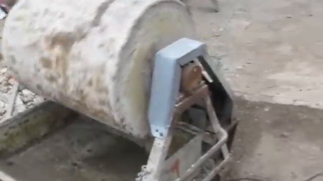 Самодельная бетономешалка из 200 литровой бочки. смотреть онлайн