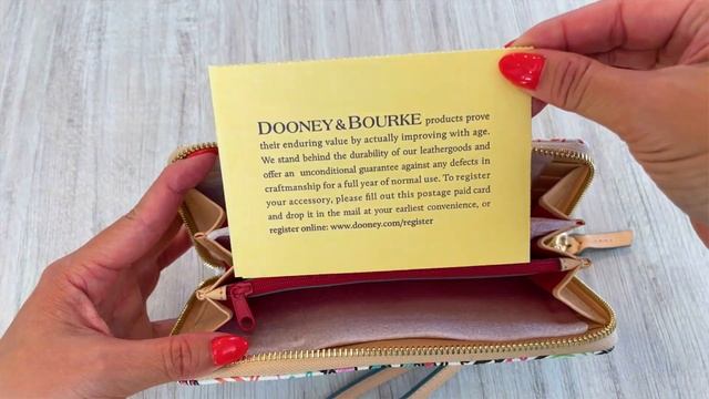 Disney Sketch Wallet Review: Elevate Your Style with Dooney & Bourke! смотреть онлайн