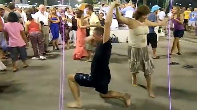"Грязные" танцы на винном фестивале 2012 смотреть онлайн
