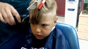 Модная стрижка для мальчиков Игорек и Максимчик в парикмахерской Children's hair cut