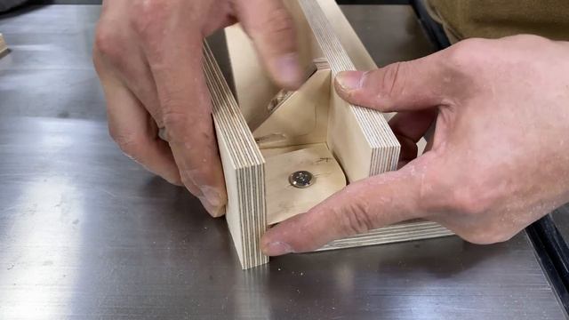How to use the table saw foul / Easy Cove Cutting Jig / woodworking jig смотреть онлайн