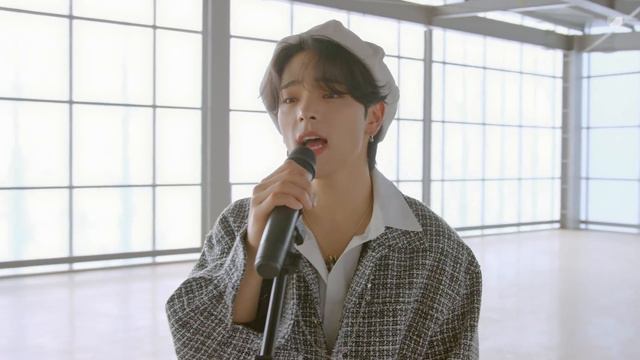 김우진 KIM WOOJIN - Celebrity (IU) | Cover Live