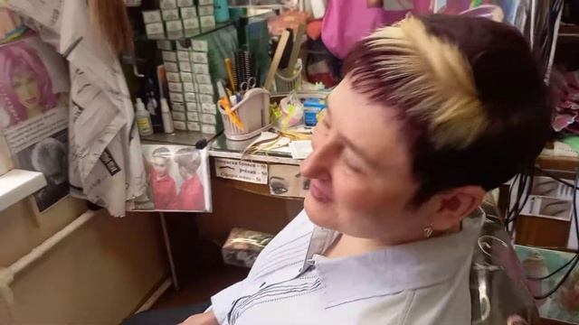 Постриглись под короткую Классическую стрижку машинкой.покрасились9.26,1.0 смотреть онлайн