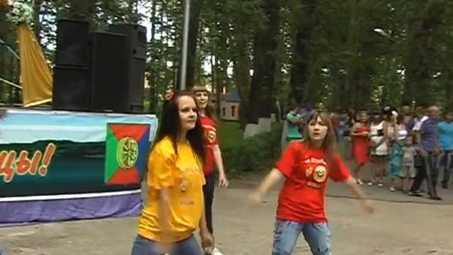 Ансамбль "Надежда" -- Недетское время (гимназия №3) (День молодёжи 2012) смотреть онлайн