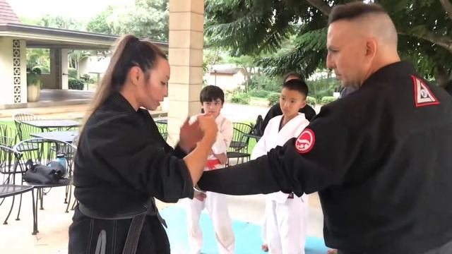 Hawaiian Lua with Kumu Michelle Manu & ‘Olohe Kai Li смотреть онлайн