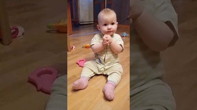 Играем в ладушки)))) смотреть онлайн