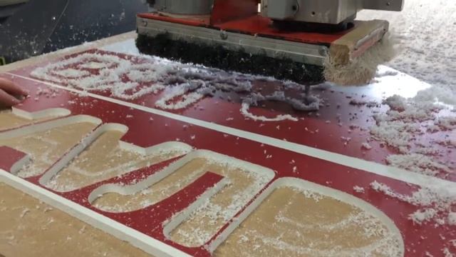 Вырезаем буквы из пластика на фрезе смотреть онлайн