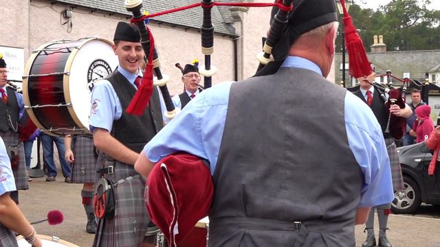 "We Will Rock You" by the Isle of Cumbrae Pipe Band during 2018 Braemar Gathering weekend смотреть онлайн