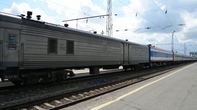 Отправление поезда 006 Москва-Улан-Батор со станции Киров смотреть онлайн