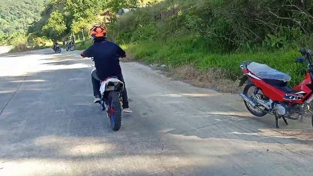 How to wheelie XR200? Wheelie session/Supermoto/Honda XR200 Modified/DIY Garage PH смотреть онлайн