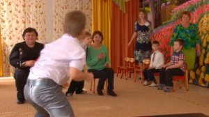 Игра "Поцелуйчики для мамы" на 8 марта: мамы и дети