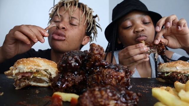 KFC MUKBANG | DUNKED BURGER AND DUNKED ZINGER WINGS | SOUTH AFRICAN MUKBANGERS 먹방 смотреть онлайн