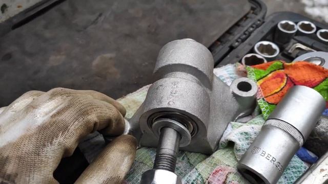 Нива Шевроле. Замена рулевого маятника. Без потерь не обошлось! смотреть онлайн