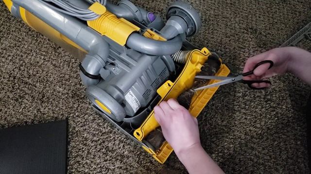 How to Clean Brushroll on Dyson DC07/DC14/DC33/DC04 смотреть онлайн