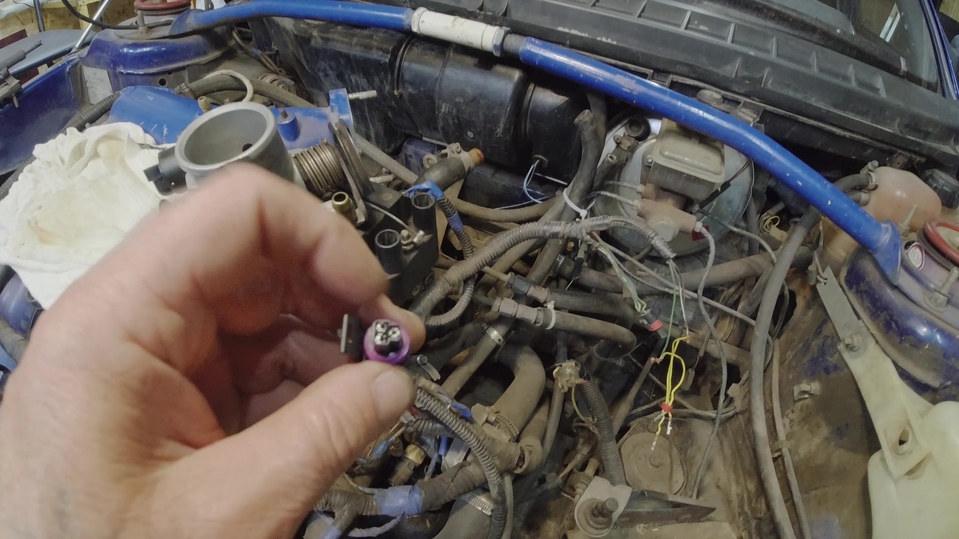 Нестандартная ситуация, произошедшая во время снятия дроссельного узла на моем автомобиле смотреть онлайн