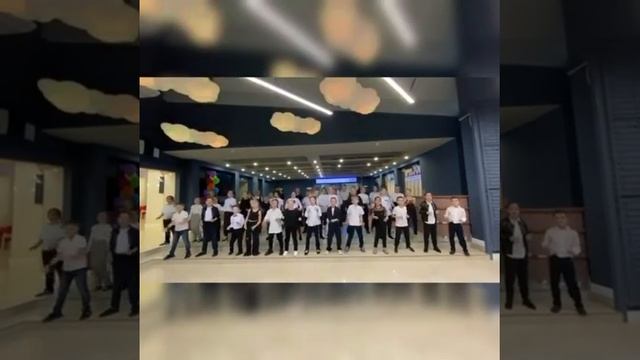 Эстрадный хор Межшкольного эстетического центра поздравляет всех с началом учебного года! смотреть онлайн