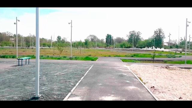 В курортном Соль-Илецке включили фонтан. Реконструированный парк Горняков в 2023 году. смотреть онлайн