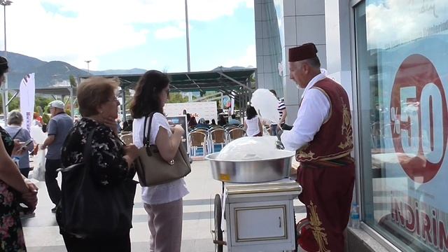 free cotton candy turkey БЕСПЛАТНАЯ сладкая вата у маркета в Измире Турция смотреть онлайн