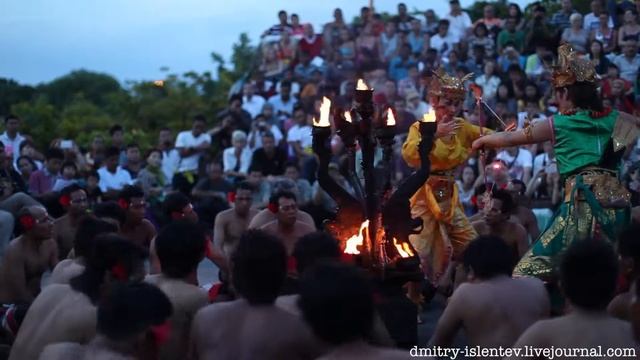 Улувату (Uluwatu). Танец Кечак. смотреть онлайн