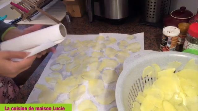 Чипсы в микроволновке за 5 мин Chips in the microwave in 5 minutes #Chips#Чипсы#recipe смотреть онлайн