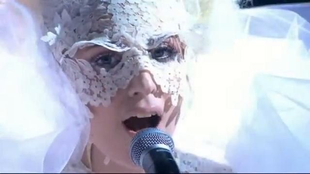 Lady GaGa - Telephone & Dance In The Dark (Live @ Brit Awards 2010) смотреть онлайн