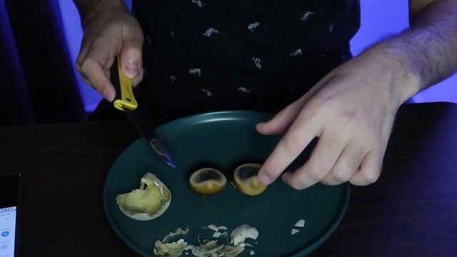 СТОЛЕТНЕЕ ГНИЛОЕ ЯЙЦО! Пробуем китайский деликатес - тысячелетнее яйцо смотреть онлайн