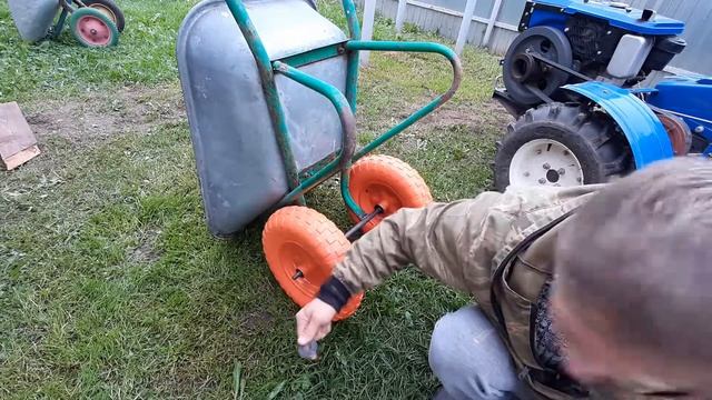 Строительная тачка, замена оси и подшипников. смотреть онлайн