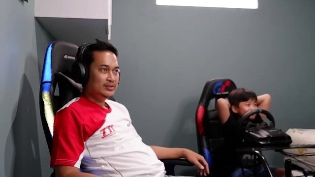 Main Balap Simulator Pake Toyota 86 New Di Showroom