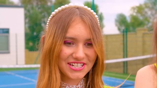 Бедная vs Богатая на Пляже! Мальчики Против Девочек в Летнем Лагере смотреть онлайн