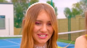 Бедная vs Богатая на Пляже! Мальчики Против Девочек в Летнем Лагере