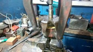 Конкретная разборка якорей генератора и стартера с помощью съёмника и кувалды