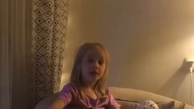 Лили играет на фортепиано смотреть онлайн