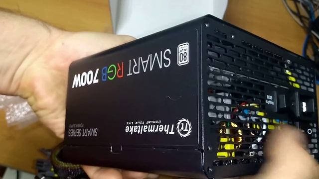 Распаковка Thermaltake Smart RGB 700W (230V) смотреть онлайн