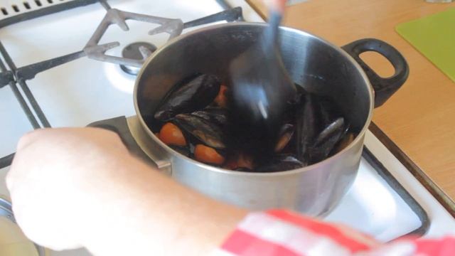 ПРОСТЕЙШИЙ РЕЦЕПТ МИДИЙ | МИДИИ ПО ИТАЛЬЯНСКИ | MUSSELS IN ITALIAN смотреть онлайн