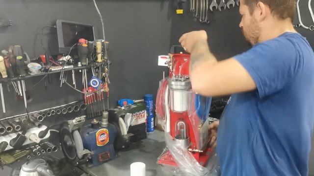 распаковка нового оборудование для промывки системы кондиционирования авто смотреть онлайн