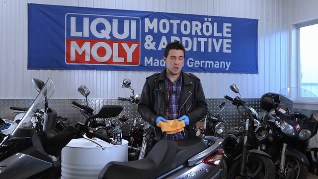 Средство для ухода за кожей Motorbike Leder Kombi Pflege.