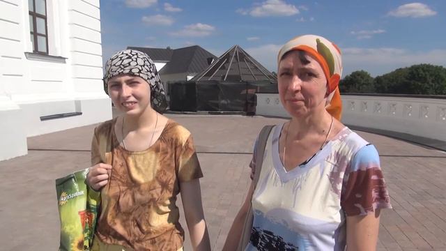 Свенский монастырь. Аутист в Свенском монастыре. Взрослый аутист посещает Свенский монастырь смотреть онлайн