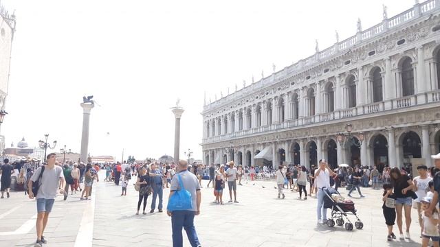 First view of Piazza San Marco in Venice смотреть онлайн