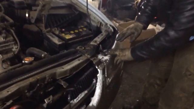 Снимаем фары на Nissan Almera