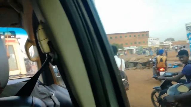 Burkina Faso. Ouagadougou traffic/ Буркина-Фасо Уагадугу смотреть онлайн
