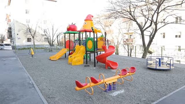 На Калинина, 29 появилась яркая детская площадка смотреть онлайн