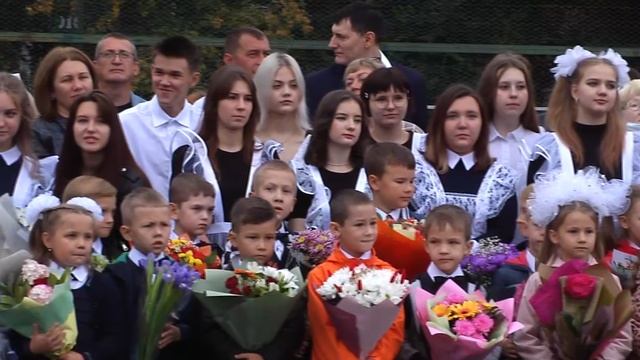 Линейка в 9 гимназии 1 сентября 2022год. +Дрон. Красноярск. смотреть онлайн