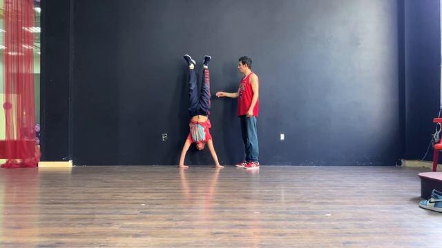 Стойка на руках для начинающих | обучалка | как стоять на руках смотреть онлайн