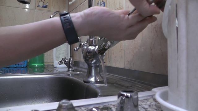 Как починить капающий кран на кухне | Своими руками смотреть онлайн