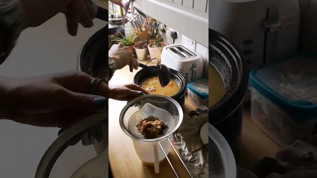 Making Bone Broth for Cats & Dogs смотреть онлайн